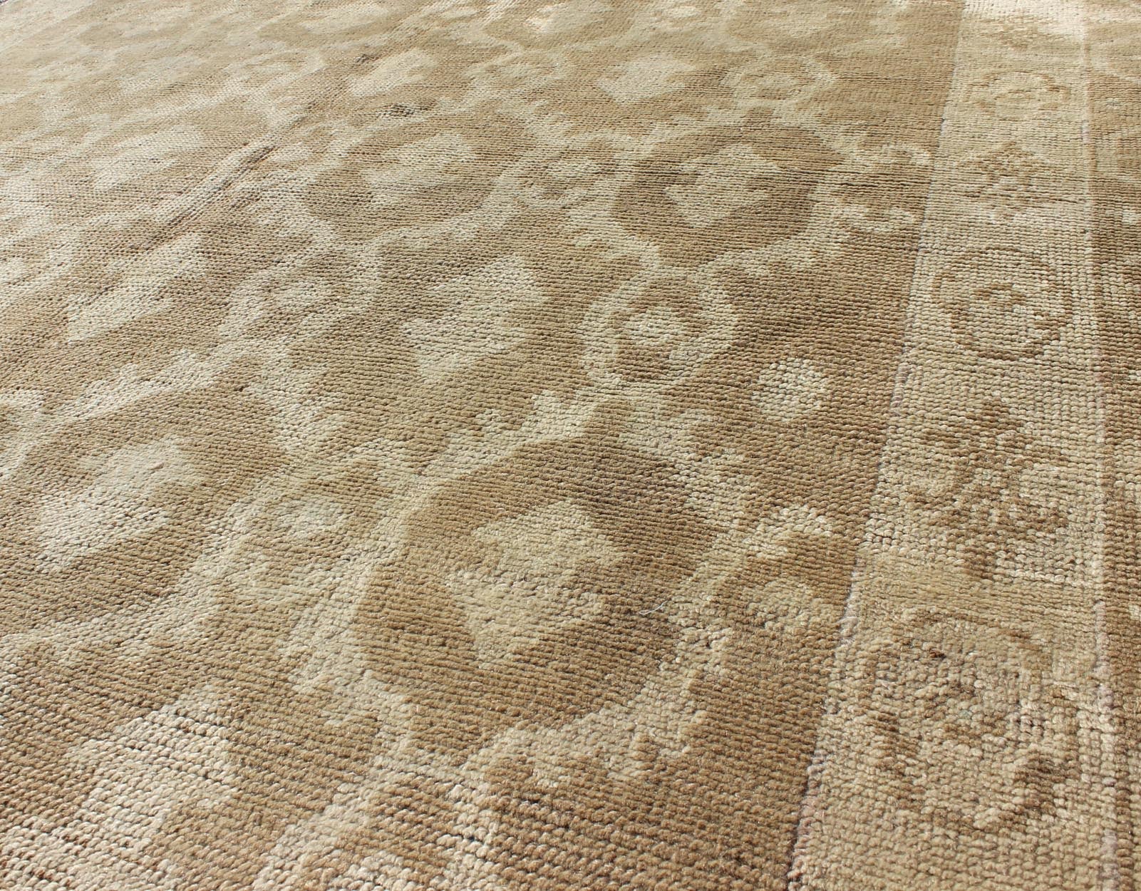 Cross - Latch Squarish Turkish Vintage Oushak Rug in Taupe and Cream kwarugs Cross - latch / latticework Turkish Oushak rug vintage in taupe and cream, rug en - 628, country of origin / type: Turkey / Tulu, circa 1940 Set on a taupe - colored fie... - Keivan Woven ArtsEN - 628 - 4454Rug