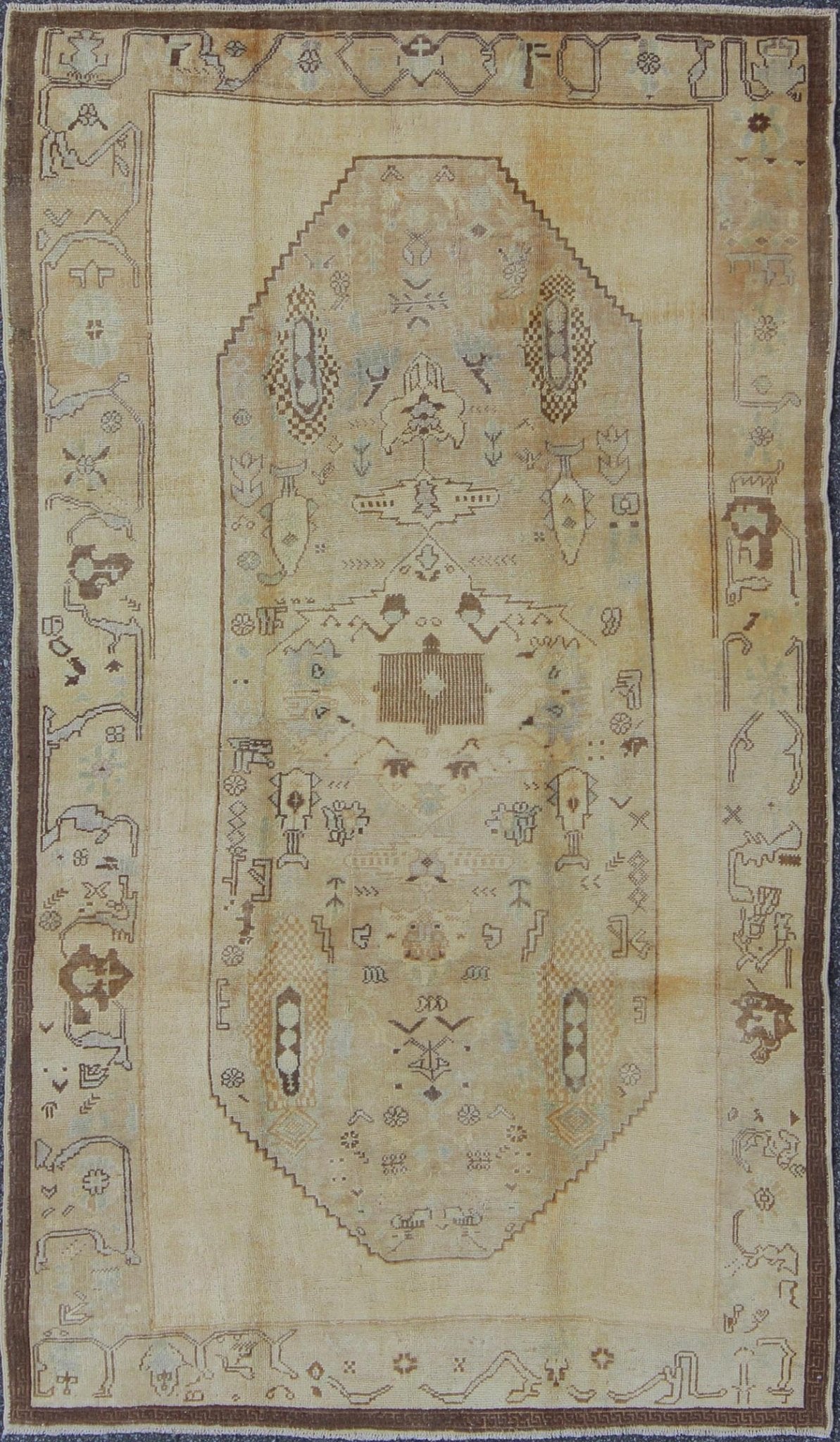 Vintage Turkish Oushak Carpet with Tribal Figures in an Earthy Color Palette Vintage Turkish Oushak Carpet with Tribal Figures in an Earthy Color Palette rug/en - 654 origin/ turkey kwarugs This vintage Turkish Oushak rug features an earthy... - Keivan Woven ArtsEN - 654 - 3820Rug