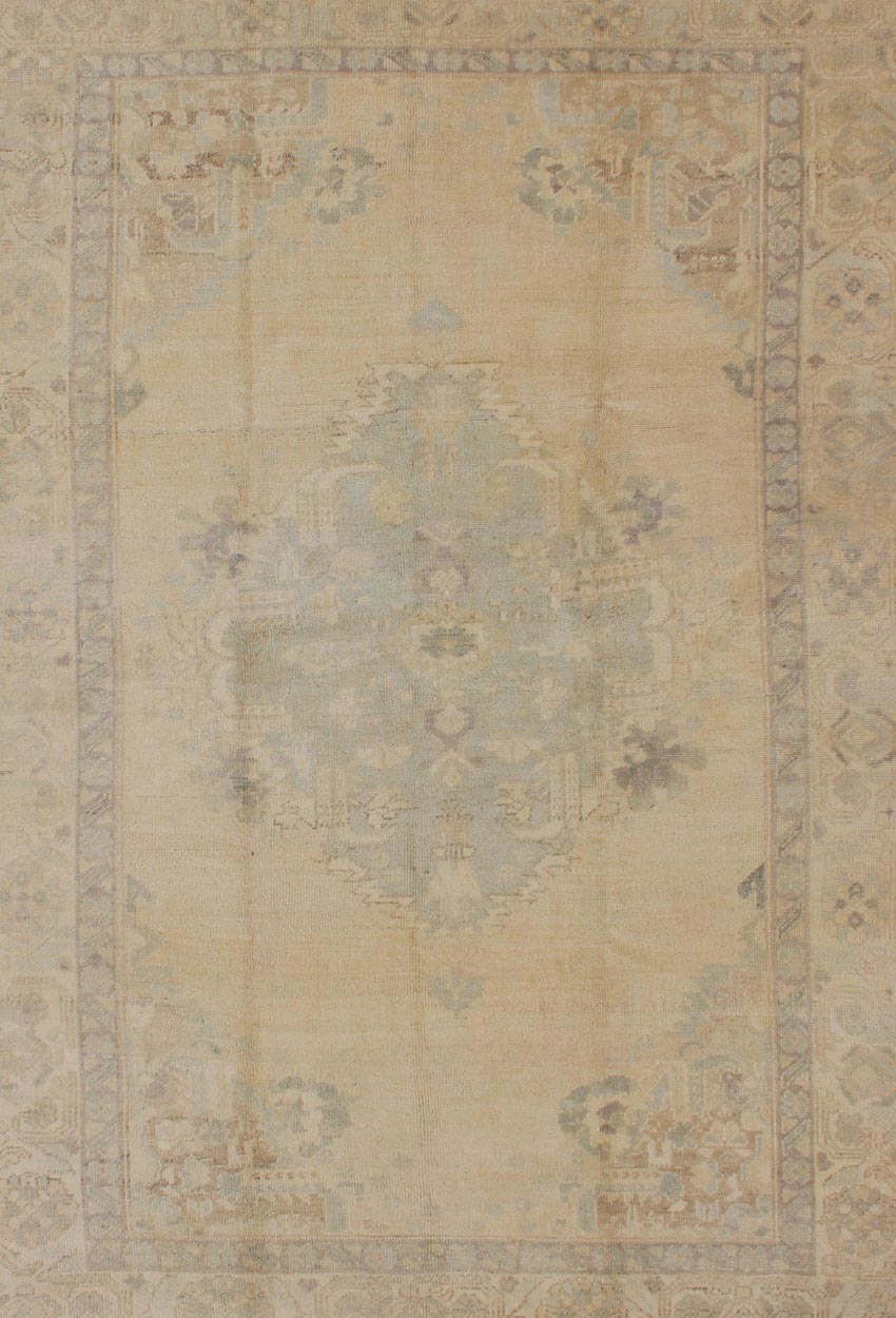 Oushak Vintage Turkish rug with faded central medallion in cream, soft yellow, accent light blue and muted tones, rug en - 741, country of origin / type: Turkey / Oushak, circa mid - 20th century This muted vintage Turkish Oushak carpet (circa mid - 2... - Keivan Woven ArtsEN - 741 - 4862Rug
