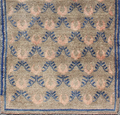 All - Over Vintage Turkish Tulu Rug with Vining Latticework in Tan, Cream, Blue, rug en - 603, country of origin / type: Turkey / Tulu, circa mid - 20th century This vintage Turkish Tulu carpet (circa mid - 20th century) features an all - over pattern of ... - Keivan Woven ArtsEN - 760 - 3441Rug