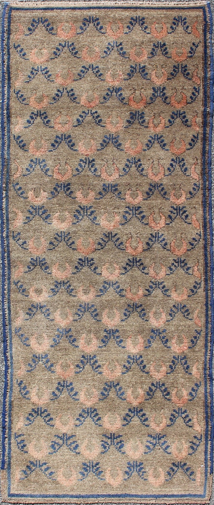 All - Over Vintage Turkish Tulu Rug with Vining Latticework in Tan, Cream, Blue, rug en - 603, country of origin / type: Turkey / Tulu, circa mid - 20th century This vintage Turkish Tulu carpet (circa mid - 20th century) features an all - over pattern of ... - Keivan Woven ArtsEN - 760 - 3441Rug