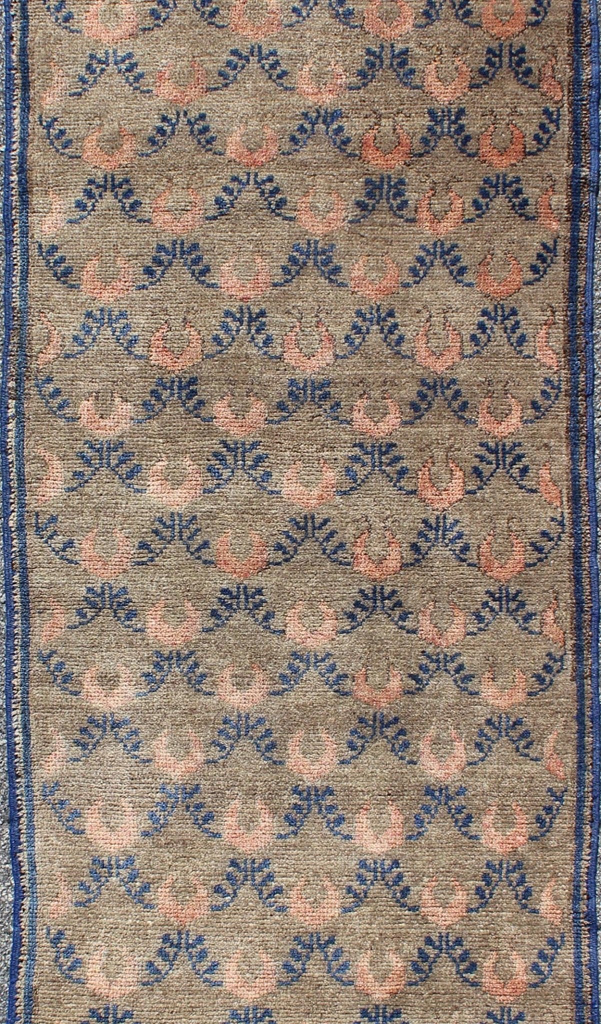 All - Over Vintage Turkish Tulu Rug with Vining Latticework in Tan, Cream, Blue, rug en - 603, country of origin / type: Turkey / Tulu, circa mid - 20th century This vintage Turkish Tulu carpet (circa mid - 20th century) features an all - over pattern of ... - Keivan Woven ArtsEN - 760 - 3441Rug