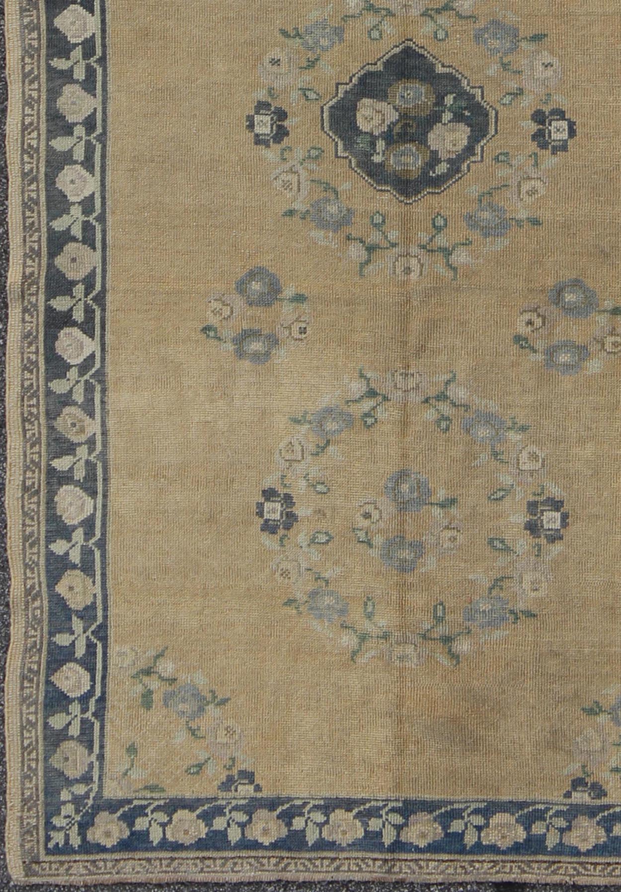 Oushak Gallery Rug from Mid - 20th Century Turkey with Floral Design Gallery Rug from Mid - 20th Century Turkey with Floral Design Keivan Woven Arts / rug/en - 86026 origin/turkey kwarugs This beautiful vintage Oushak runner from mid - 20th cent... - Keivan Woven ArtsEN - 86026 - 2089Rug