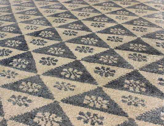 All - Over Turkish Tulu Rug with Blue and Ivory Triangle / Flower Design, rug en - 904, country of origin type: Turkey Tulu, circa mid - 20th century This Tulu carpet (circa mid - 20th century) features an all - over pattern of blue and ivory alternating ... - Keivan Woven ArtsEN - 904 - 4866Rug