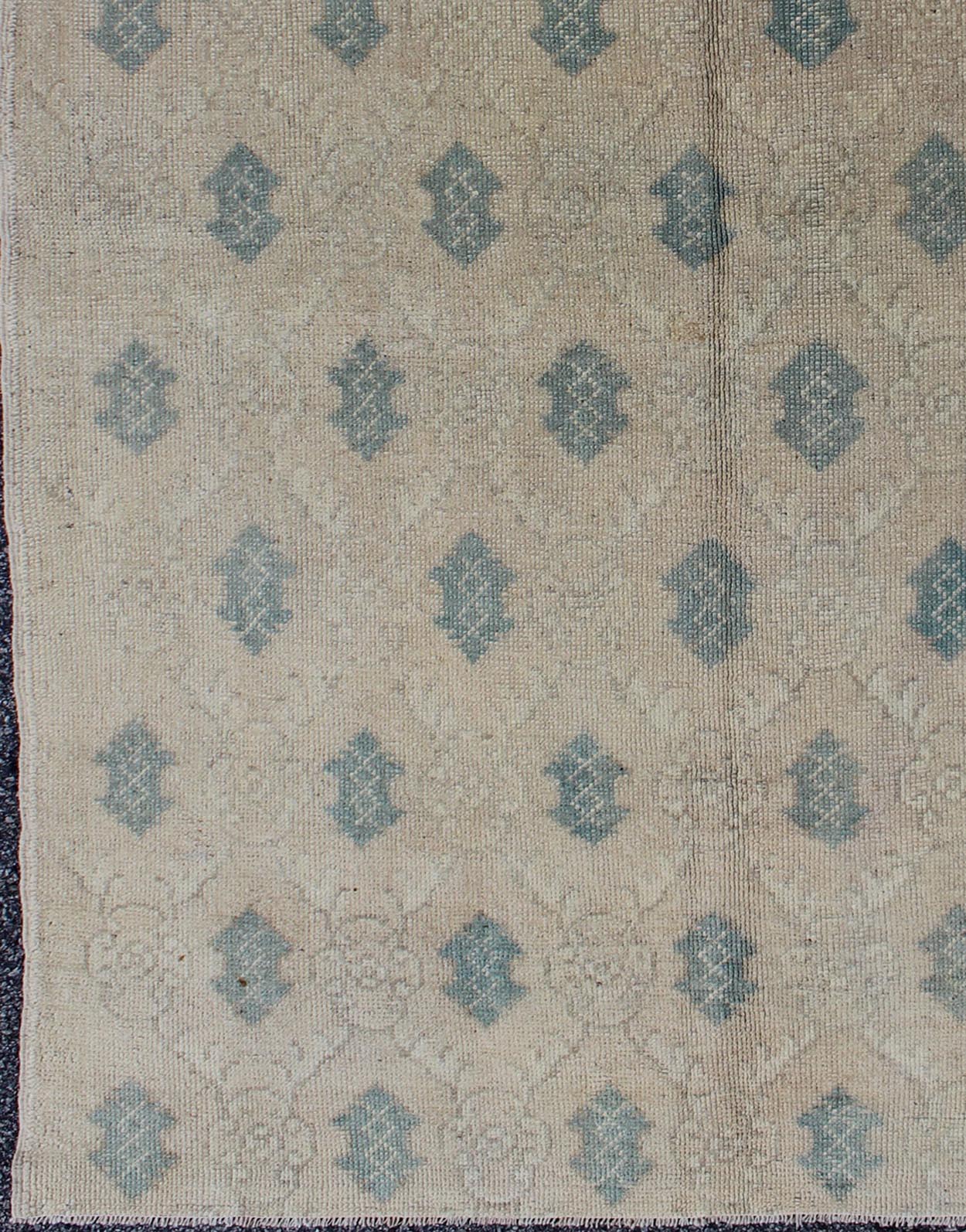 All - Over Design Vintage Turkish Oushak Rug in Shades of Cream and Teal All - over design vintage Turkish Oushak rug in shades of cream and teal, rug en - 912, country of origin / type: Turkey / Oushak, circa 1940 This vintage Turkish Oushak c... - Keivan Woven ArtsEN - 912 - 4870Rug