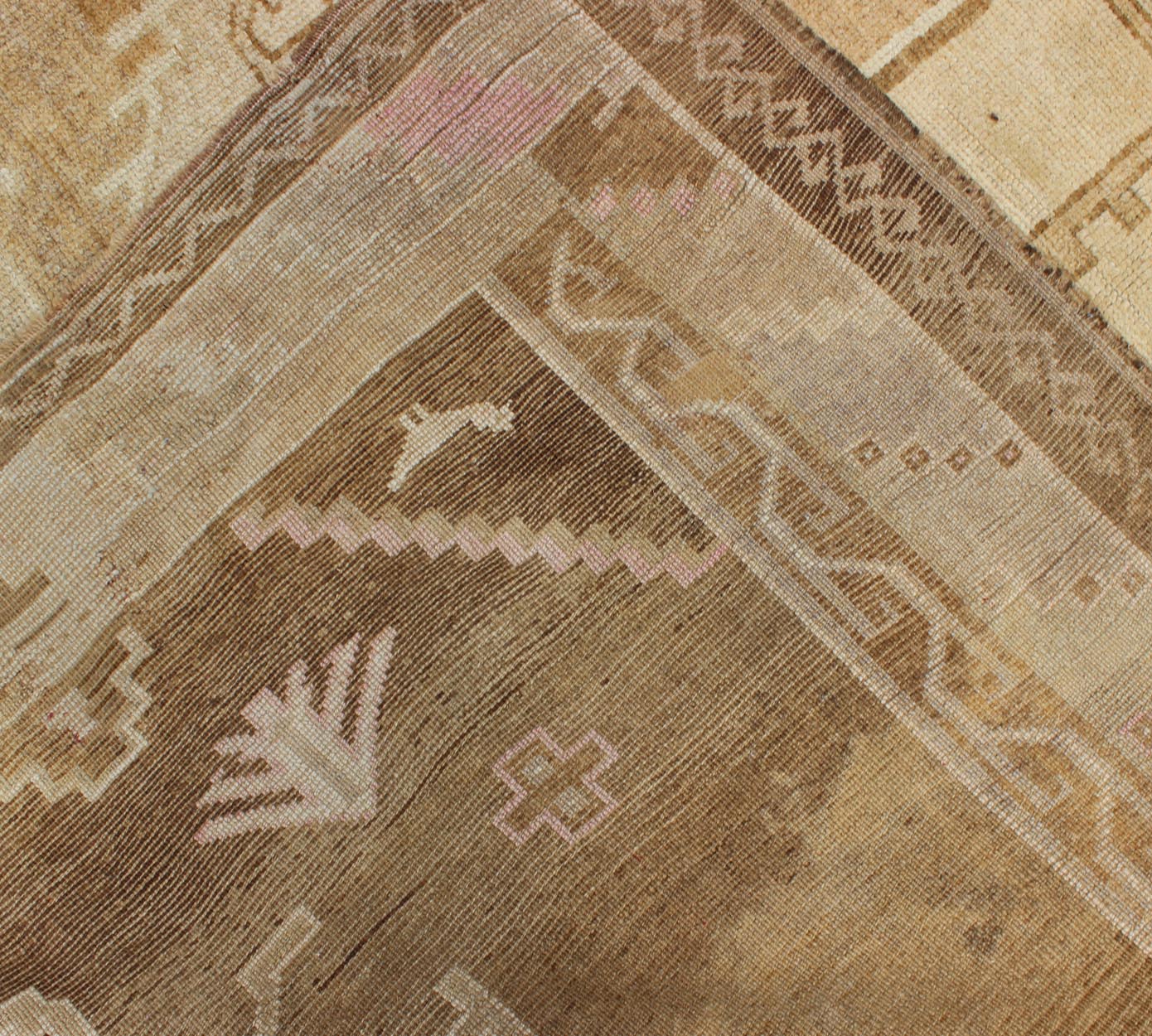 Large Gallery Oushak with Dual Medallion Design in Brown and Taupe Tones Oushak Vintage Rug from Turkey with Two Medallion Design, Keivan Woven Arts / rug EN - 92101, country of origin / type: Turkey / Oushak, circa 1940 This vintage Turkis... - Keivan Woven ArtsEN - 92101 - 820Rug
