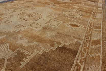 Large Gallery Oushak with Dual Medallion Design in Brown and Taupe Tones Oushak Vintage Rug from Turkey with Two Medallion Design, Keivan Woven Arts / rug EN - 92101, country of origin / type: Turkey / Oushak, circa 1940 This vintage Turkis... - Keivan Woven ArtsEN - 92101 - 820Rug