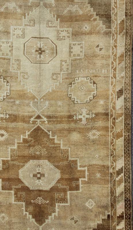 Large Gallery Oushak with Dual Medallion Design in Brown and Taupe Tones Oushak Vintage Rug from Turkey with Two Medallion Design, Keivan Woven Arts / rug EN - 92101, country of origin / type: Turkey / Oushak, circa 1940 This vintage Turkis... - Keivan Woven ArtsEN - 92101 - 820Rug