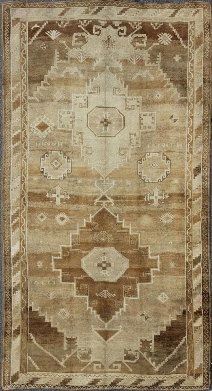 Large Gallery Oushak with Dual Medallion Design in Brown and Taupe Tones Oushak Vintage Rug from Turkey with Two Medallion Design, Keivan Woven Arts / rug EN - 92101, country of origin / type: Turkey / Oushak, circa 1940 This vintage Turkis... - Keivan Woven ArtsEN - 92101 - 820Rug