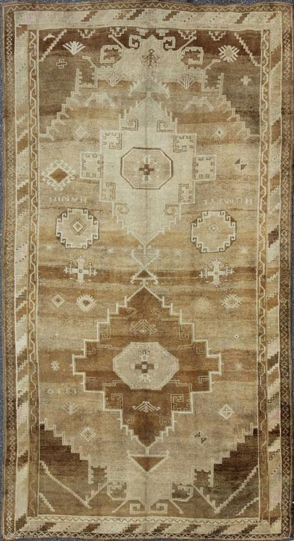 Large Gallery Oushak with Dual Medallion Design in Brown and Taupe Tones Oushak Vintage Rug from Turkey with Two Medallion Design, Keivan Woven Arts / rug EN - 92101, country of origin / type: Turkey / Oushak, circa 1940 This vintage Turkis... - Keivan Woven ArtsEN - 92101 - 820Rug