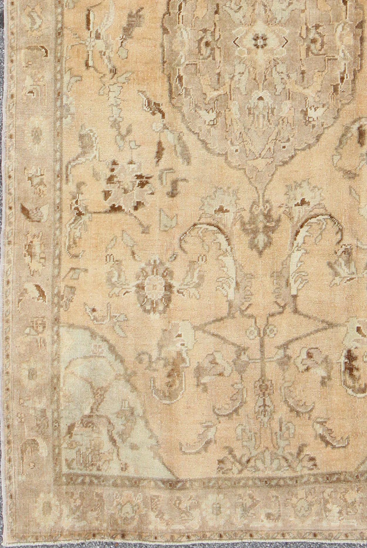 Oushak Rug Vintage from Turkey with Floral Design and Exquisite Center Medallion kwarugs Oushak rug vintage from Turkey with floral design and exquisite center medallion, rug en - 92228, country of origin / type: Turkey / Oushak, circa 1940 ... - Keivan Woven ArtsEN - 92228 - 1644Rug