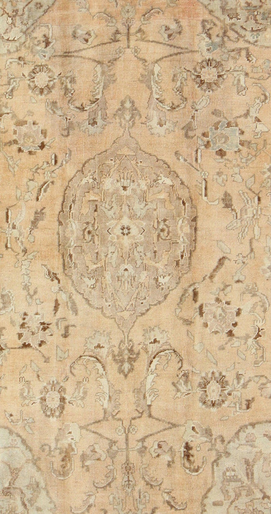 Oushak Rug Vintage from Turkey with Floral Design and Exquisite Center Medallion kwarugs Oushak rug vintage from Turkey with floral design and exquisite center medallion, rug en - 92228, country of origin / type: Turkey / Oushak, circa 1940 ... - Keivan Woven ArtsEN - 92228 - 1644Rug