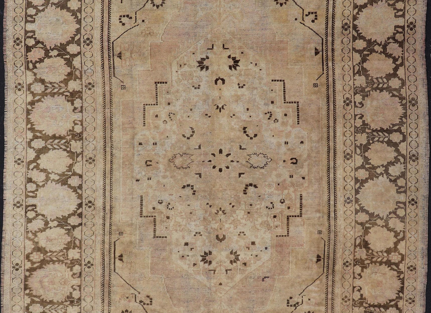 Vintage Oushak Rug with Muted Neutral Colors in Tan, Beige, taupe, Gray & Brown. Vintage Oushak Rug with Muted Neutral Colors in Tan, taupe, Beige, Gray & Brown Rug/EN - 92318, vintage Oushak, vintage Turkish rug This unique neutral color vinta... - Keivan Woven ArtsEN - 92318 - 1648Rug