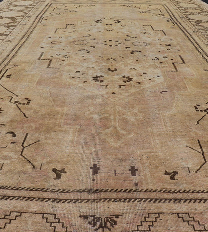 Vintage Oushak Rug with Muted Neutral Colors in Tan, Beige, taupe, Gray & Brown. Vintage Oushak Rug with Muted Neutral Colors in Tan, taupe, Beige, Gray & Brown Rug/EN - 92318, vintage Oushak, vintage Turkish rug This unique neutral color vinta... - Keivan Woven ArtsEN - 92318 - 1648Rug