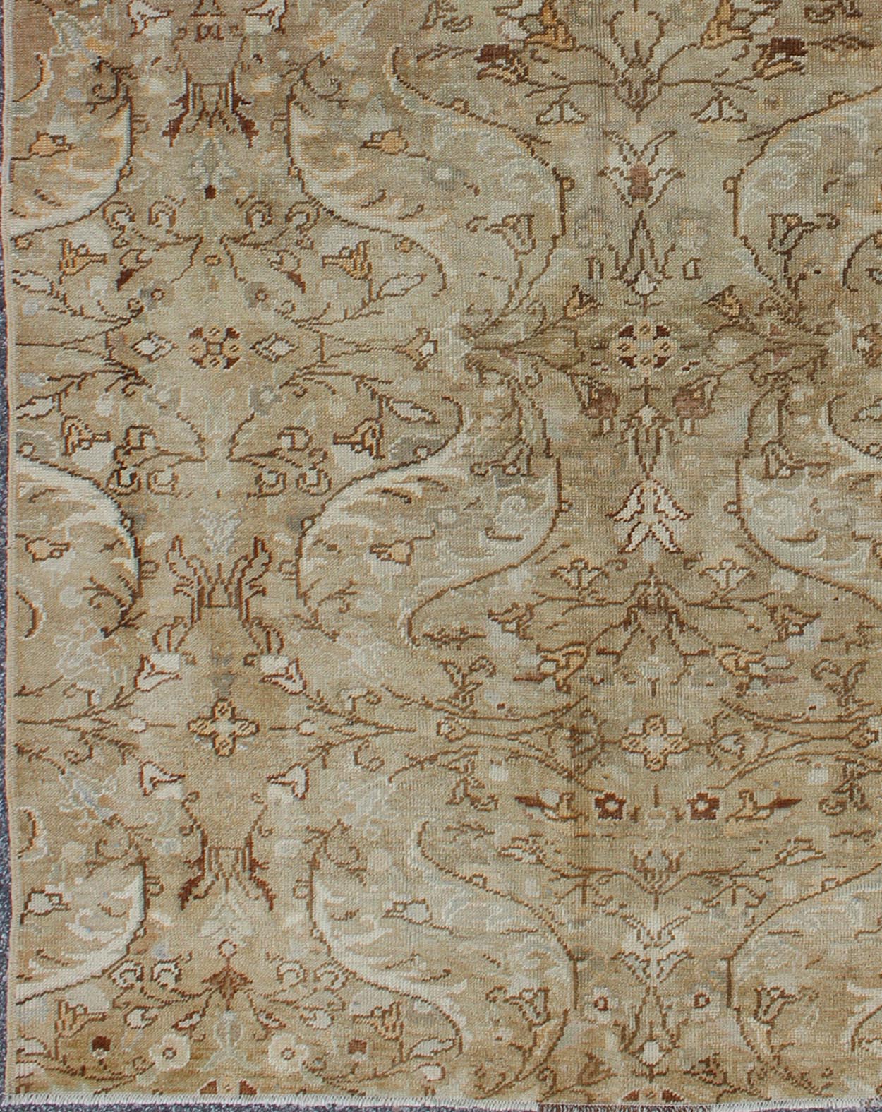 Keivan Woven Arts, En - 92372, 1940's Vintage Turkish Oushak Rug. All - over vining floral design vintage Turkish Oushak rug in taupe, ivory, brown, rug en - 92372, Country of origin / type: Turkey / Oushak, circa 1940 The design of this beautiful vin... - Keivan Woven ArtsEN - 92372 - 1652Rug