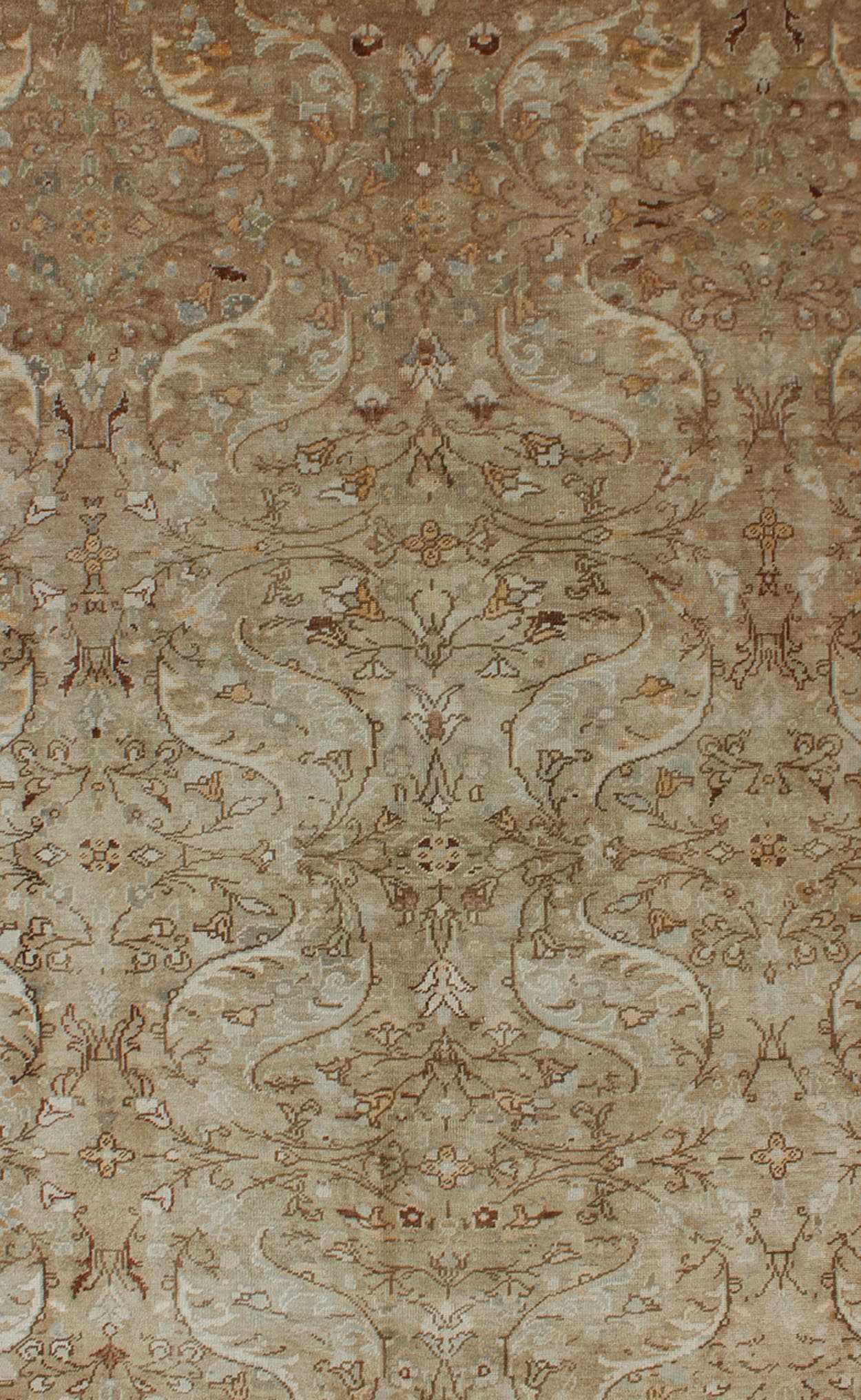 Keivan Woven Arts, En - 92372, 1940's Vintage Turkish Oushak Rug. All - over vining floral design vintage Turkish Oushak rug in taupe, ivory, brown, rug en - 92372, Country of origin / type: Turkey / Oushak, circa 1940 The design of this beautiful vin... - Keivan Woven ArtsEN - 92372 - 1652Rug