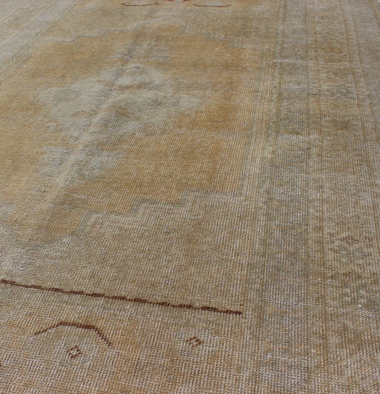 Faded Turkish Oushak Carpet with Geometric Floral Motifs in Tan, Yellow & Gray Turkish Oushak Carpet with Geometric Floral Motifs rug/en - 92944, origin/turkey kwarugs This faded Oushak rug features an intricately beautiful design. The ... - Keivan Woven ArtsEN - 92944 - 1662Rug