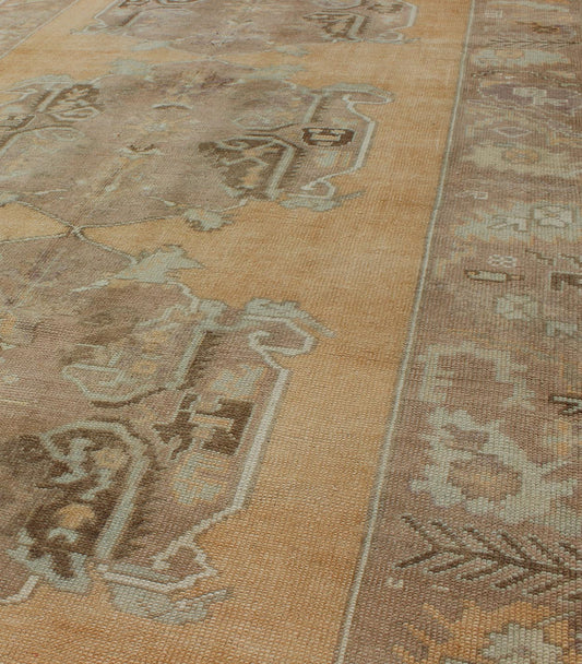 Vintage Oushak Rug with Three Central Medallions Set on Faint Sand - Colored Field kwarugs Medallion Oushak Vintage Rug on Sand Colored Field rug/en - 92953, origin/turkey This beautiful Oushak features a classic turkish design, . The fain... - Keivan Woven ArtsEN - 92953 - 980Rug