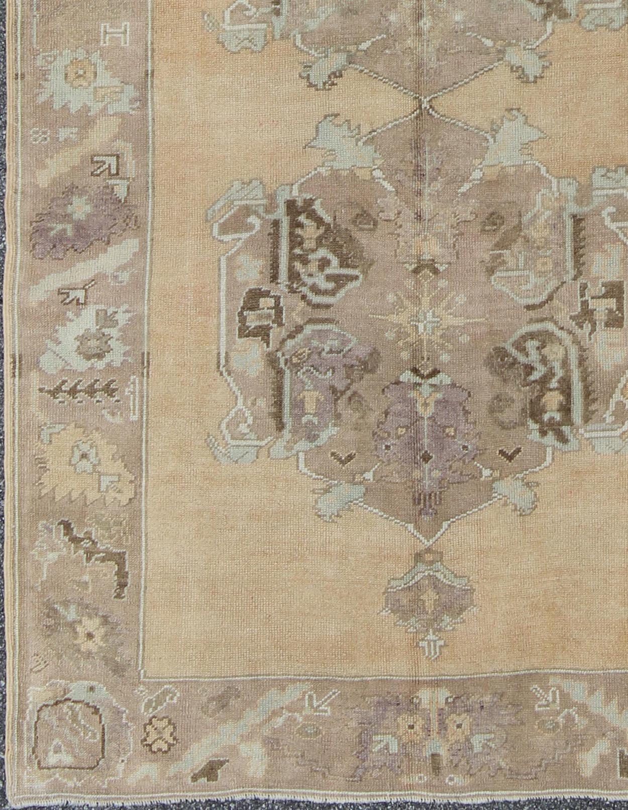 Vintage Oushak Rug with Three Central Medallions Set on Faint Sand - Colored Field kwarugs Medallion Oushak Vintage Rug on Sand Colored Field rug/en - 92953, origin/turkey This beautiful Oushak features a classic turkish design, . The fain... - Keivan Woven ArtsEN - 92953 - 980Rug