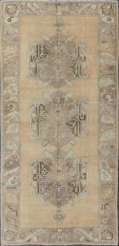 Vintage Oushak Rug with Three Central Medallions Set on Faint Sand - Colored Field kwarugs Medallion Oushak Vintage Rug on Sand Colored Field rug/en - 92953, origin/turkey This beautiful Oushak features a classic turkish design, . The fain... - Keivan Woven ArtsEN - 92953 - 980Rug
