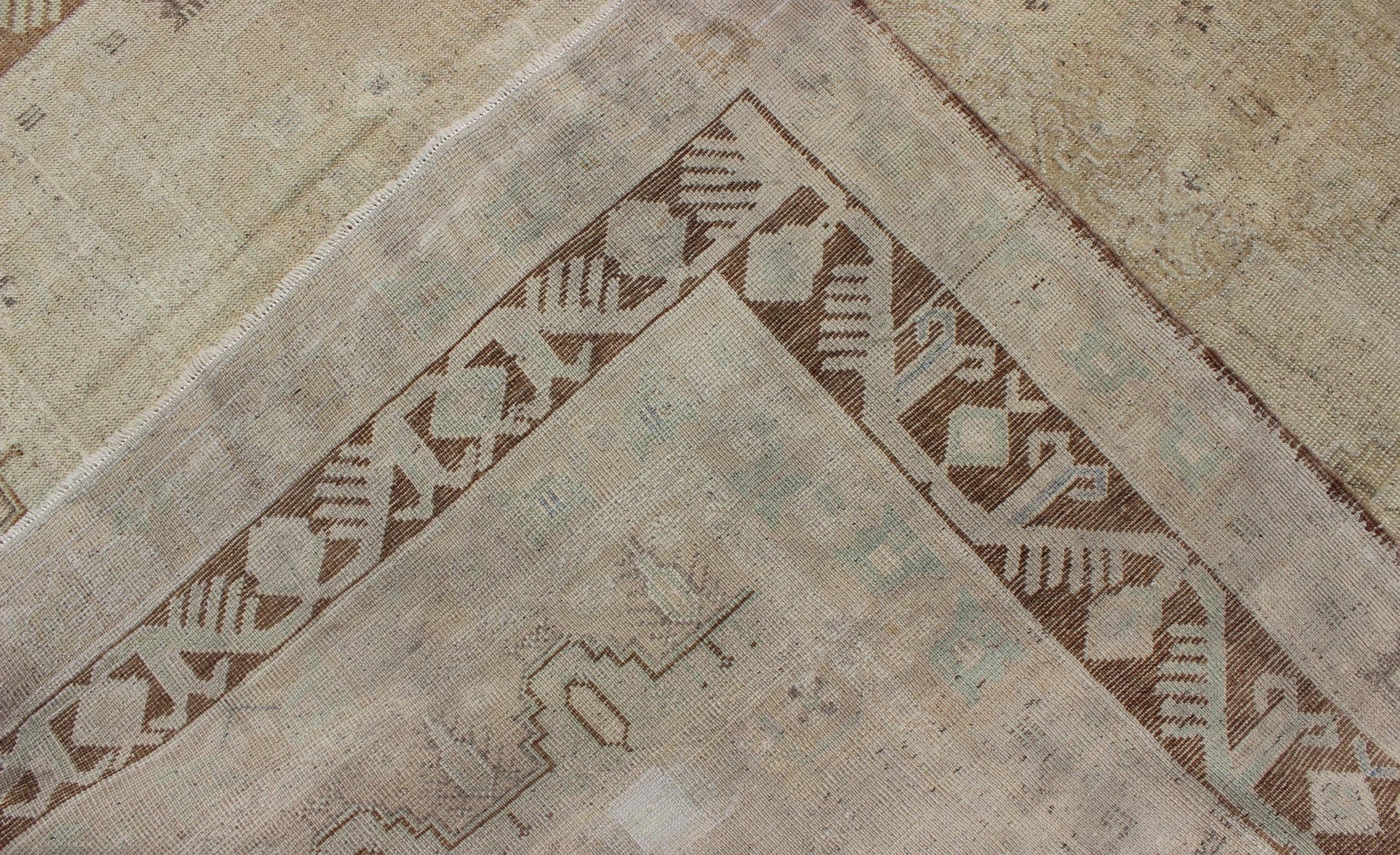 Vintage Turkish Diamond Medallion Oushak in Neutral Earth Tones Measures: 5'8 x 9'1 Characterized by a comely and highly representative Oushak composition, this vintage Oushak carpet beautifully communicates the finer strength of Oushak r... - Keivan Woven ArtsEN - 946 - 7821Rug
