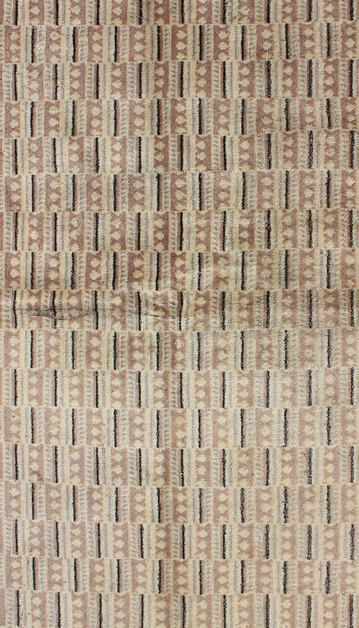 Vintage Zeki Mren Rug with a Modern Design Keivan Woven Arts, En - 960, Vintage Mid - Century Zeki Mren Rug. Vintage Zeki Mren Rug with a Modern Design in Earth Tones and Unique Design This finely handwoven Zeki Mren vintage rug displays a unique desig... - Keivan Woven ArtsEN - 960 - 5428Rug
