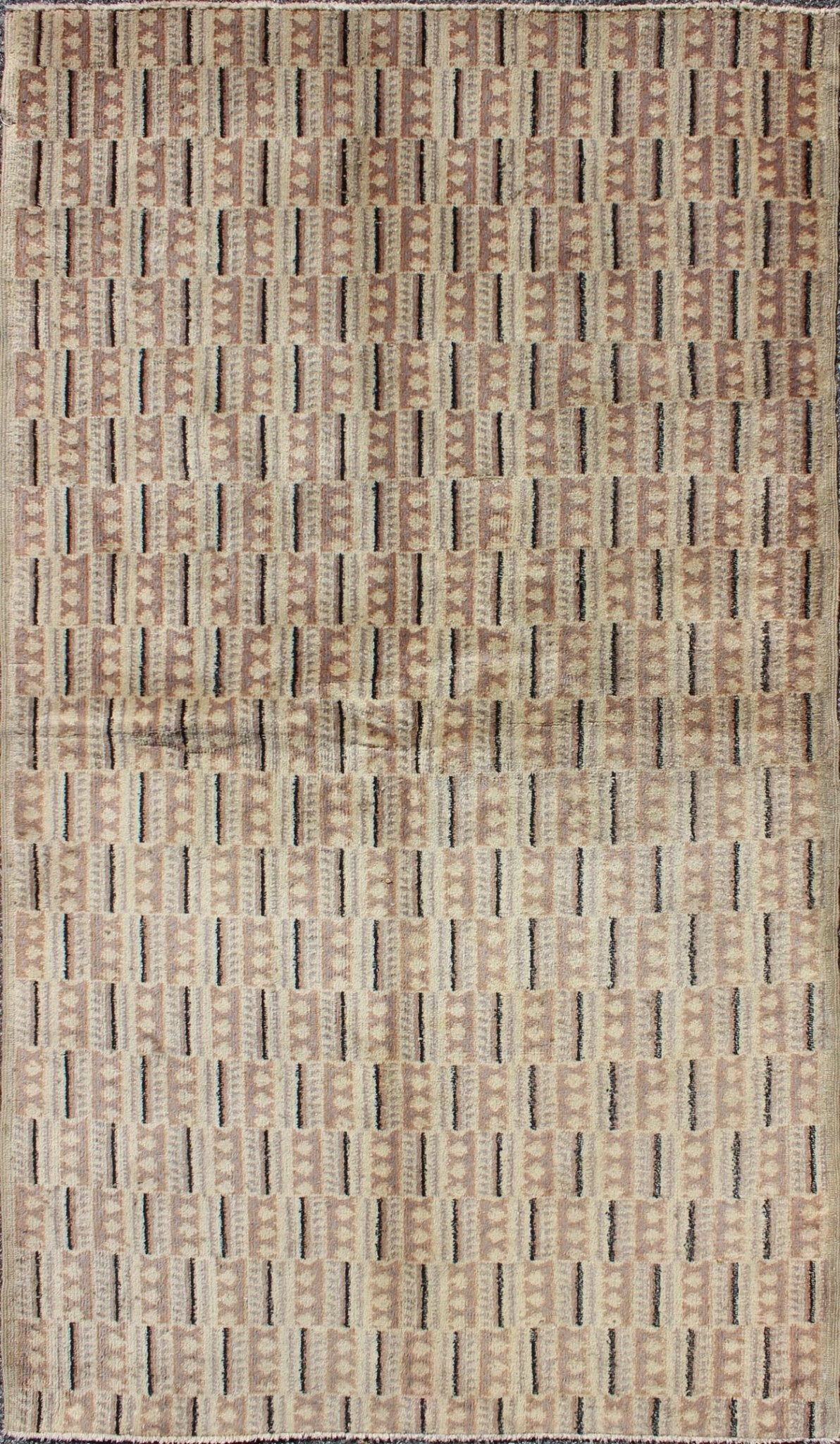 Vintage Zeki Mren Rug with a Modern Design Keivan Woven Arts, En - 960, Vintage Mid - Century Zeki Mren Rug. Vintage Zeki Mren Rug with a Modern Design in Earth Tones and Unique Design This finely handwoven Zeki Mren vintage rug displays a unique desig... - Keivan Woven ArtsEN - 960 - 5428Rug