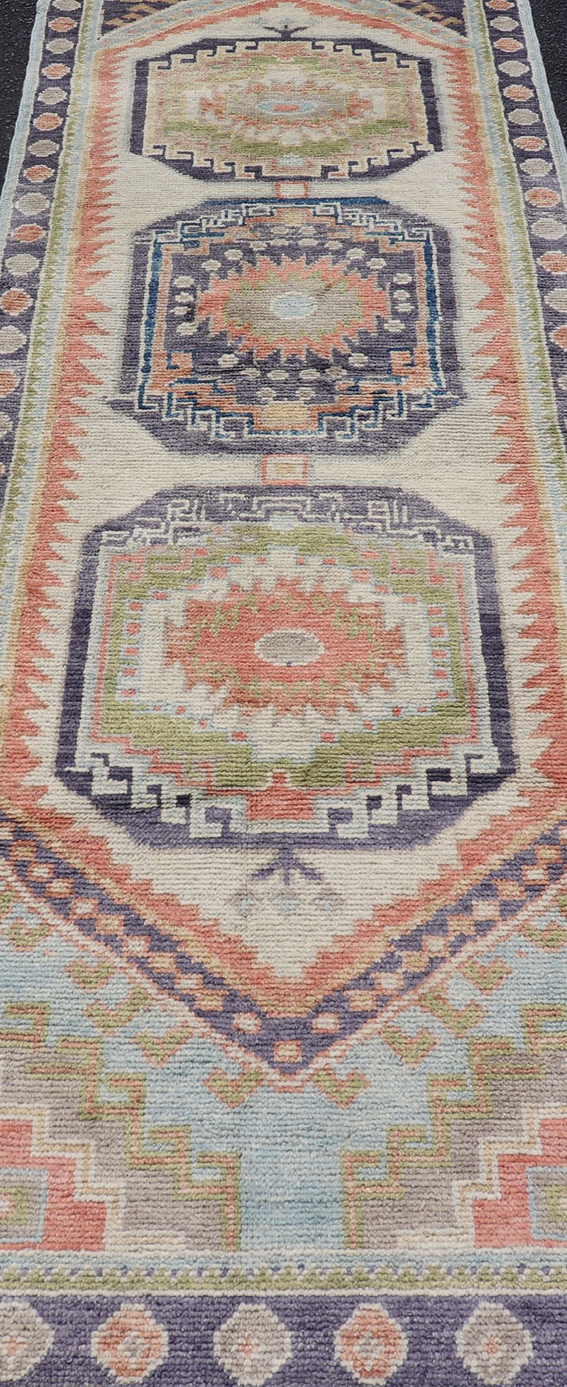 Turkish Hand Knotted Oushak Runner with Medallion Design with Multicolor Turkish Oushak Runner, Keivan Woven Arts / rug EN - P13642, country of origin / type: Turkey / Oushak. Measures: 2'11 x 9'8. - Keivan Woven ArtsEN - P13642 - 17892Rug