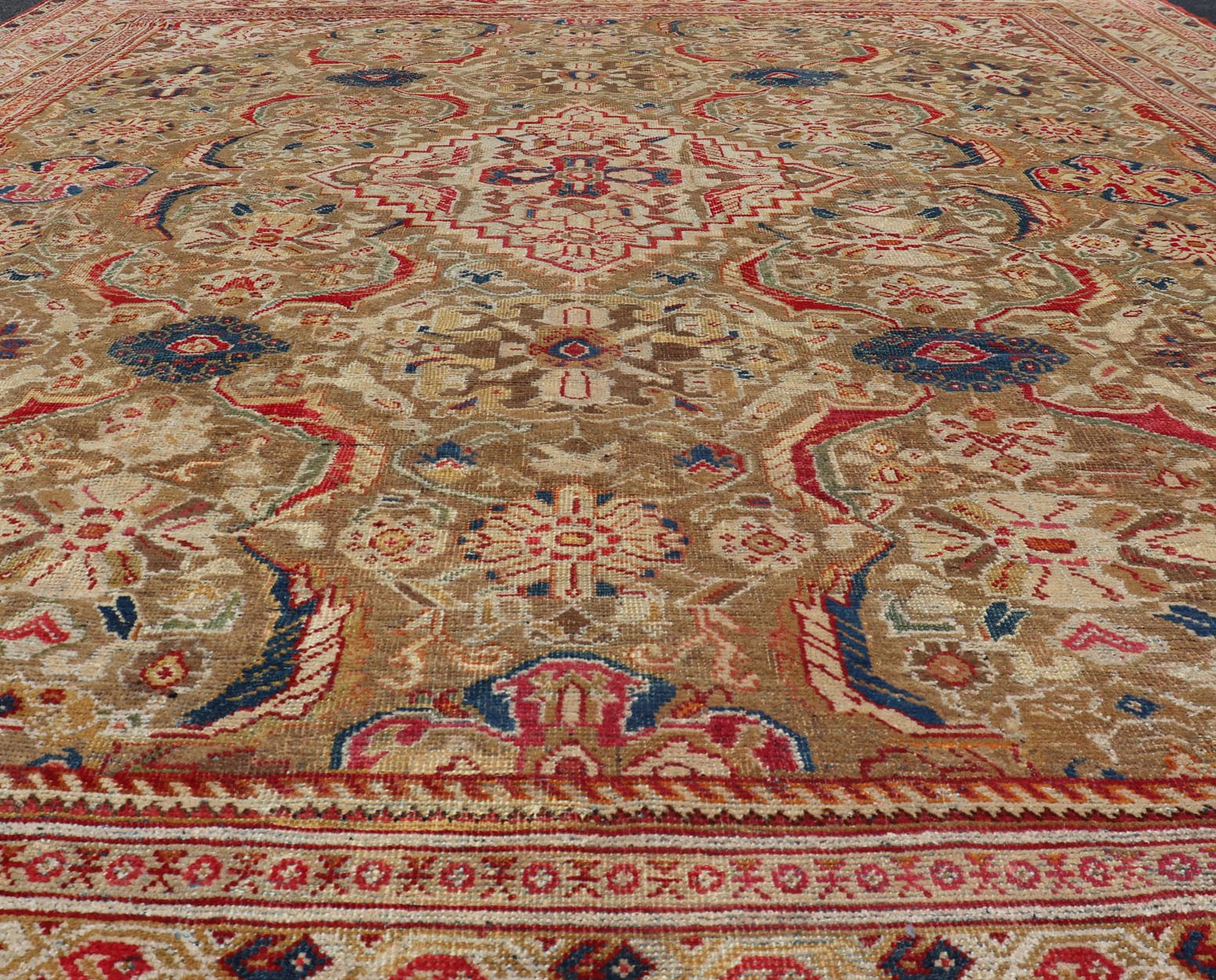 Antique Persian Sultanabad Mahal Carpet with Geometric Design In Green's and Red. Keivan Woven Arts / Rug / F - 0404 country of origin / type: Iran / Sultanabad, circa 1910 This antique Persian Sultanabad - Mahal rug features a unique coloration and a m... - Keivan Woven ArtsF - 0404 - 539Rug