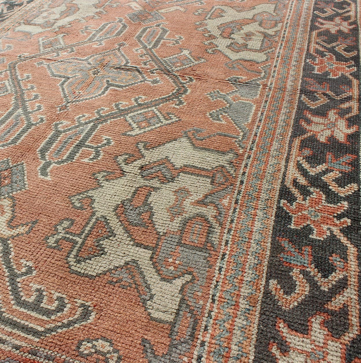 Keivan Woven Arts, F - 0912, Early 20th Century Antique Turkish Oushak Rug. Antique Oushak Rug from Turkey with Central Medallion and Sub - Geometric Elements This antique Turkish Oushak carpet features a central medallion design, as well as pattern... - Keivan Woven ArtsF - 0912 - 1018Rug