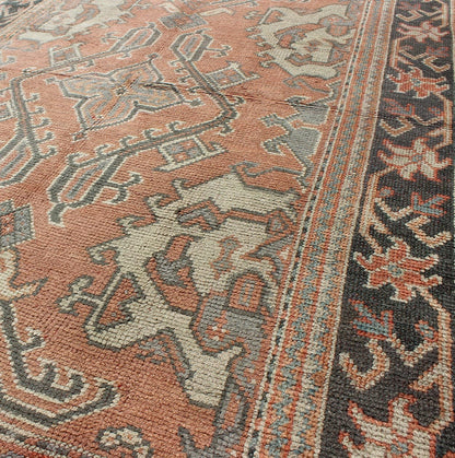 Keivan Woven Arts, F - 0912, Early 20th Century Antique Turkish Oushak Rug. Antique Oushak Rug from Turkey with Central Medallion and Sub - Geometric Elements This antique Turkish Oushak carpet features a central medallion design, as well as pattern... - Keivan Woven ArtsF - 0912 - 1018Rug