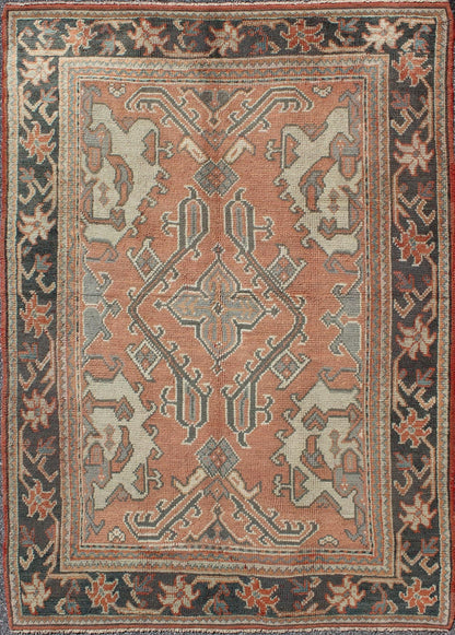 Keivan Woven Arts, F - 0912, Early 20th Century Antique Turkish Oushak Rug. Antique Oushak Rug from Turkey with Central Medallion and Sub - Geometric Elements This antique Turkish Oushak carpet features a central medallion design, as well as pattern... - Keivan Woven ArtsF - 0912 - 1018Rug