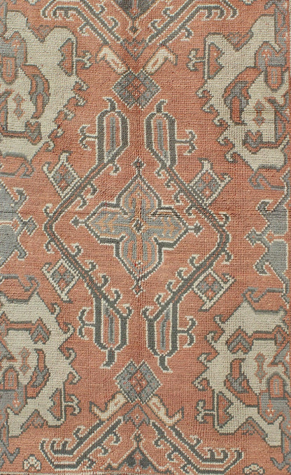 Keivan Woven Arts, F - 0912, Early 20th Century Antique Turkish Oushak Rug. Antique Oushak Rug from Turkey with Central Medallion and Sub - Geometric Elements This antique Turkish Oushak carpet features a central medallion design, as well as pattern... - Keivan Woven ArtsF - 0912 - 1018Rug