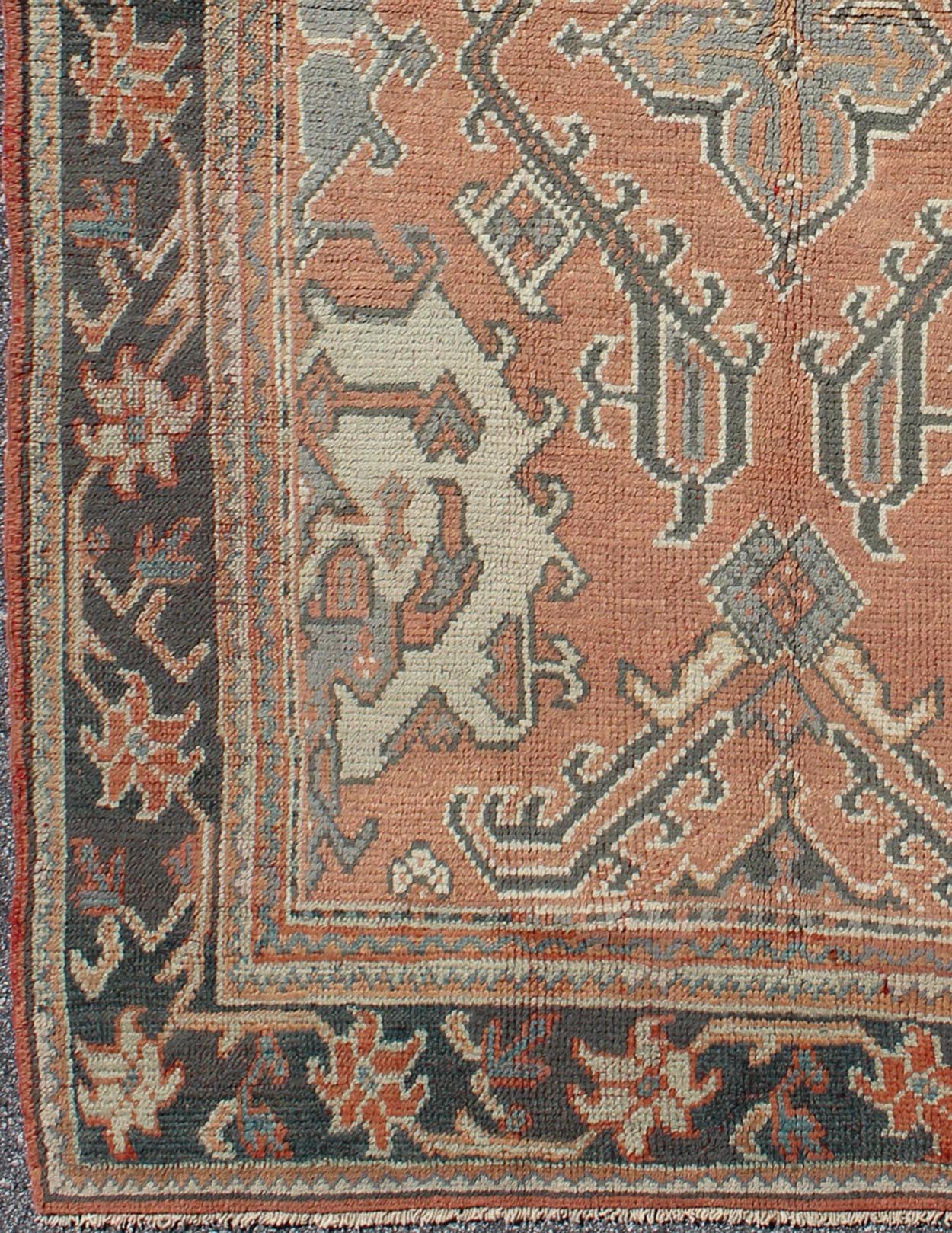 Keivan Woven Arts, F - 0912, Early 20th Century Antique Turkish Oushak Rug. Antique Oushak Rug from Turkey with Central Medallion and Sub - Geometric Elements This antique Turkish Oushak carpet features a central medallion design, as well as pattern... - Keivan Woven ArtsF - 0912 - 1018Rug