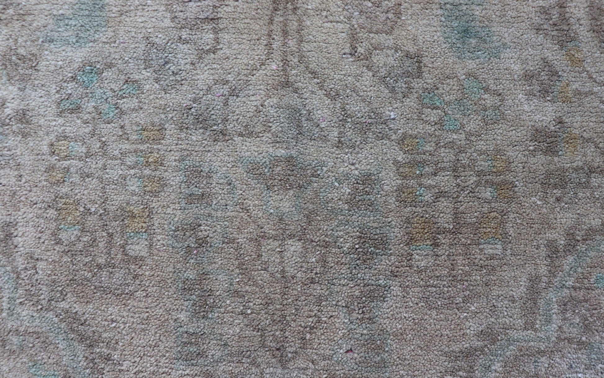 Neutral and Earth Tone Vintage Persian Lilihan Rug With Medallion in Taupe Keivan Woven Arts - Vintage Persian Lilihan rug with center medallion in neutral tones, rug H - 102 - 47, country of origin / type: Iran / Lilihan, circa 1950 This spectacu... - Keivan Woven ArtsH - 102 - 47 - 1793Rug