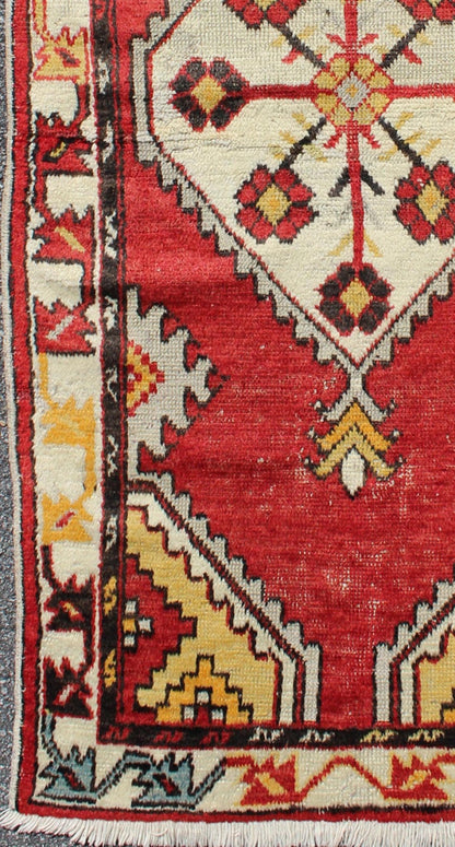1930s Tribal Medallion Vintage Turkish Oushak Rug in Red, Brown, Gray, Yellow 1930s Tribal Medallion Vintage Turkish Oushak Rug in Red, Brown, Gray, Yellow, rug h - 602 - 21, country of origin / type: Turkey / Oushak, circa 1930 This vintage ... - Keivan Woven ArtsH - 602 - 21 - 2303Rug