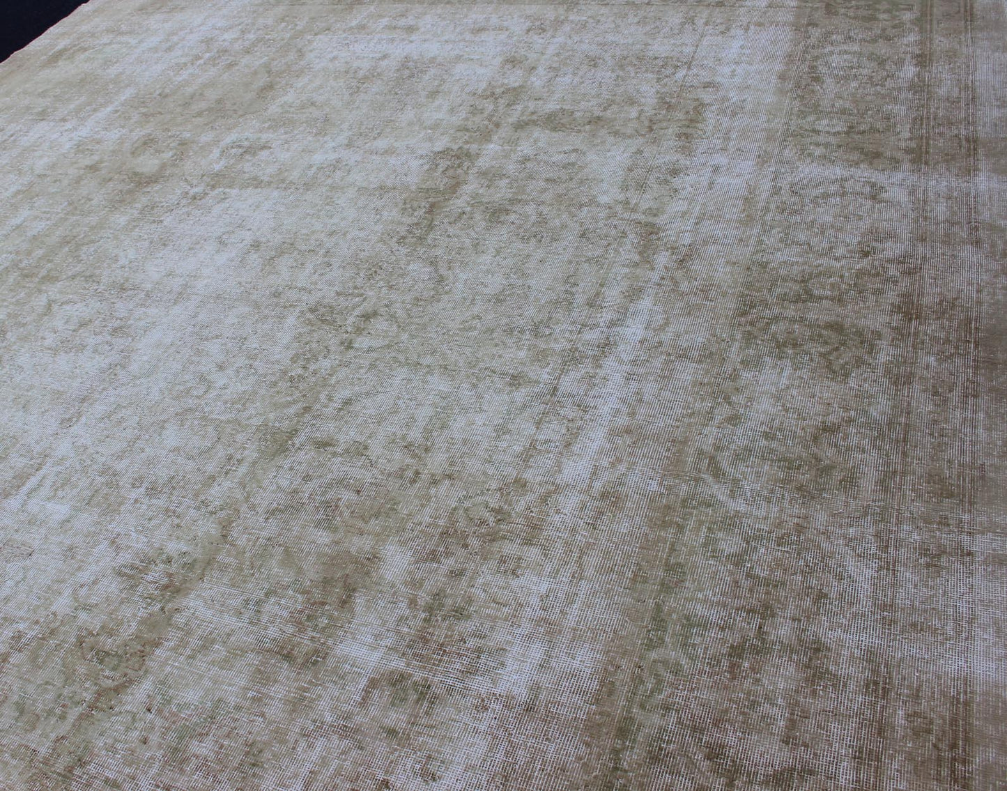 Vintage Distressed Amritsar with All Over Design in Light Green kwarugs This rug was woven in India during the second quarter of 20th century. The acidic yellow/green tones and neutral hues of this Indian Amritsar rug play off each other amidst ... - Keivan Woven ArtsI - 0401 - 1917Rug
