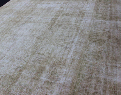 Vintage Distressed Amritsar with All Over Design in Light Green kwarugs This rug was woven in India during the second quarter of 20th century. The acidic yellow/green tones and neutral hues of this Indian Amritsar rug play off each other amidst ... - Keivan Woven ArtsI - 0401 - 1917Rug