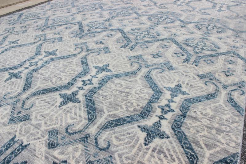 Keivan Woven Arts, In - Bam - 55972, Geometric Indian Modern Design Rug - hand - woven Indian Transitional rug features a beautiful geometric design in blue, gray and ivory colors. Measures: 8'11 x 12'1 - Keivan Woven ArtsIN - BAM - 55972 - GC - 007 - 7503Rug