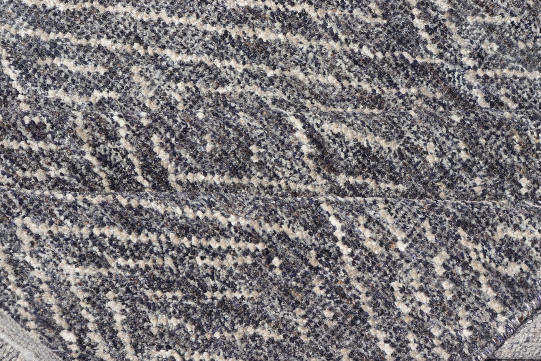 Indian Modern Casual Gray - Blue Area Rug With Minimal Crosshatch Design Measures 6 x 9 This modern Indian area rug features an abstract design loosely resembling a crosshatch design. The entire rug is rendered in a charcoal and light crea... - Keivan Woven ArtsIN - ILM - 168 - VT - 12116 - 20934Rug