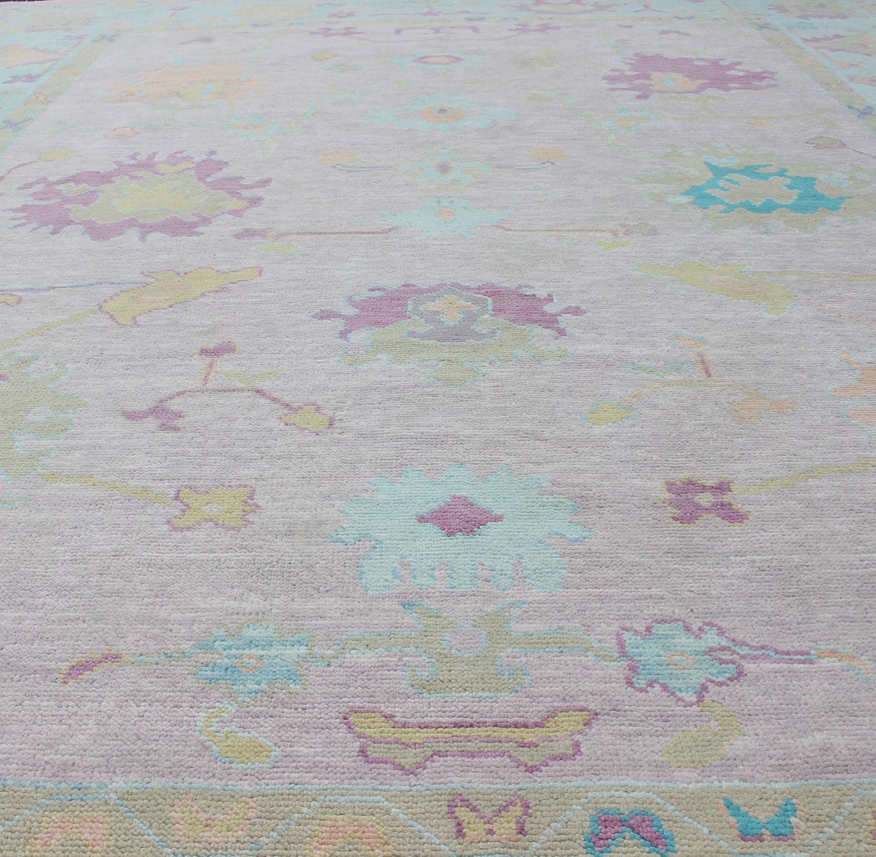 Modern Oushak Designed Rug In Wool With Light Pink and A Ice Blue Border Measures 9'5 x 12'1 Country of Origin: India; Type: Oushak; Design: All - Over, Floral; Keivan Woven Arts: rug IN - JAI - 3922; Indian Oushak Rug Made With Wool in Cotton ... - Keivan Woven ArtsIN - JAI - 3922 - 13480Rug