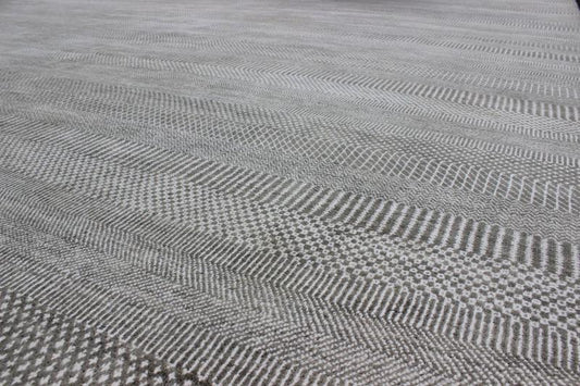 Large Modern Rug With Transitional Design in Shades of Grey and Ivory Large rug Transitional modern rug in shades of grey and ivory with small repeating design. Keivan Woven Arts /origin/ India Circa / 2010 IN - KAS - 8166 This fine hand - wov... - Keivan Woven ArtsIN - KAS - 8166 - 6971Rug