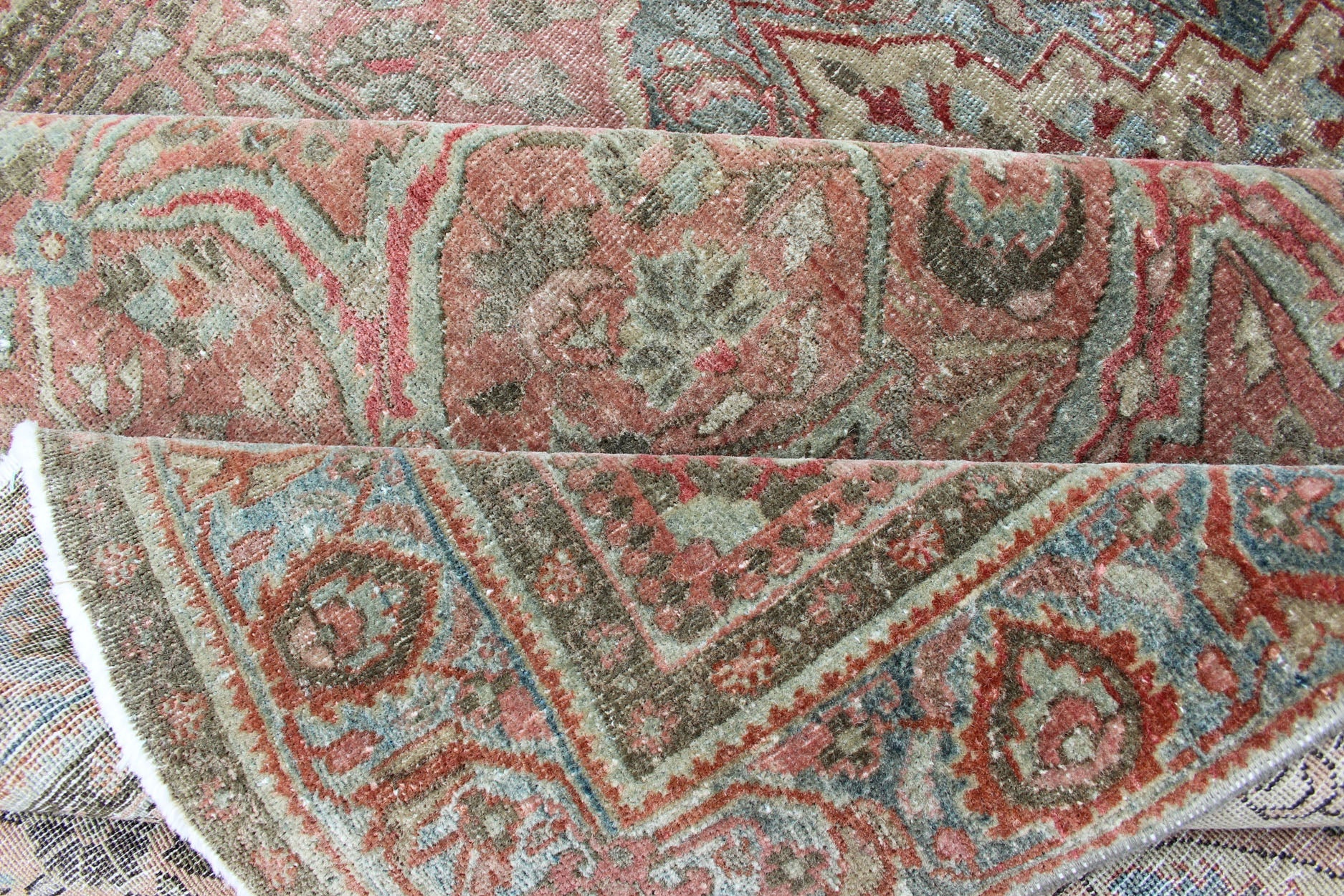 Late 19th century antique Sarouk Farahan rug with medallion and floral pattern, Keivan Woven Arts / rug j10 - 0804, country of origin / type: Iran / Sarouk Farahan, circa 1890 This outstanding antique Farahan Sarouk carpet is primarily characteriz... - Keivan Woven ArtsJ10 - 0804 - 2583Rug