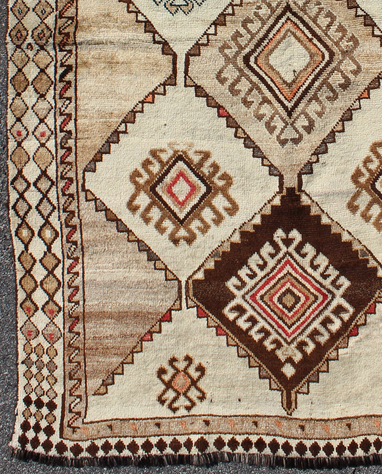 Vintage Persian Gabbeh with Diamond and Geometric design in Earth tones. rug J10 - 1021, country of origin / type: Iran / Gabbeh, circa 1940 This high - pile excellent condition Persian Gabbeh from Southern Iran consists of large scale repeating, di... - Keivan Woven ArtsJ10 - 1021 - 2233Rug