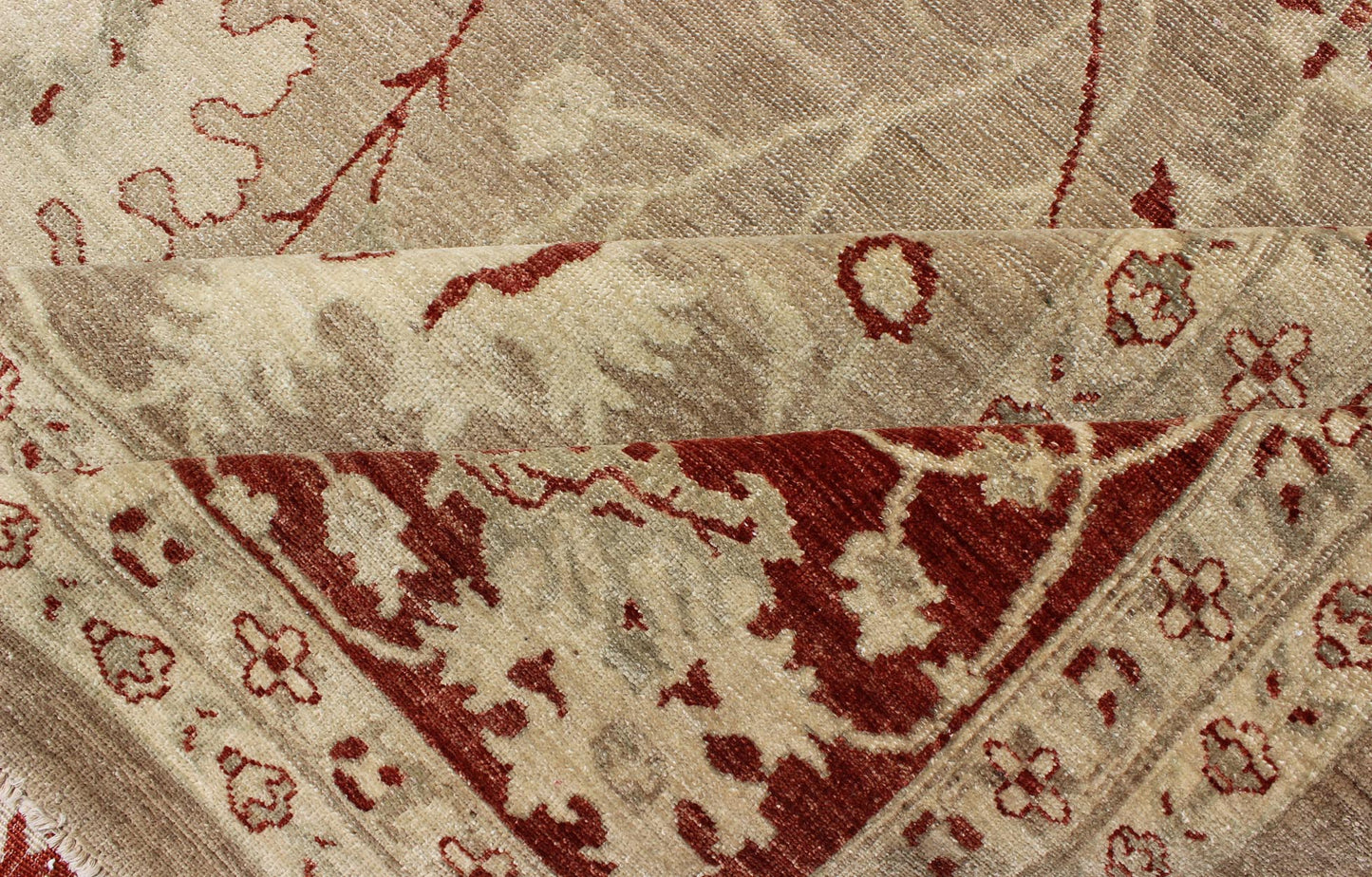 Keivan Woven Arts, Kb - And - 97095, 20th Century Afghan Sultanabad Rug with Stylized Floral Design in Cream and Garnet Red, rug kb - and - 97095, country of origin / type: Pakistan / Sultanabad This vintage Sultanabad carpet from Pakistan features an a... - Keivan Woven ArtsKB - 97095 - 2956Rug