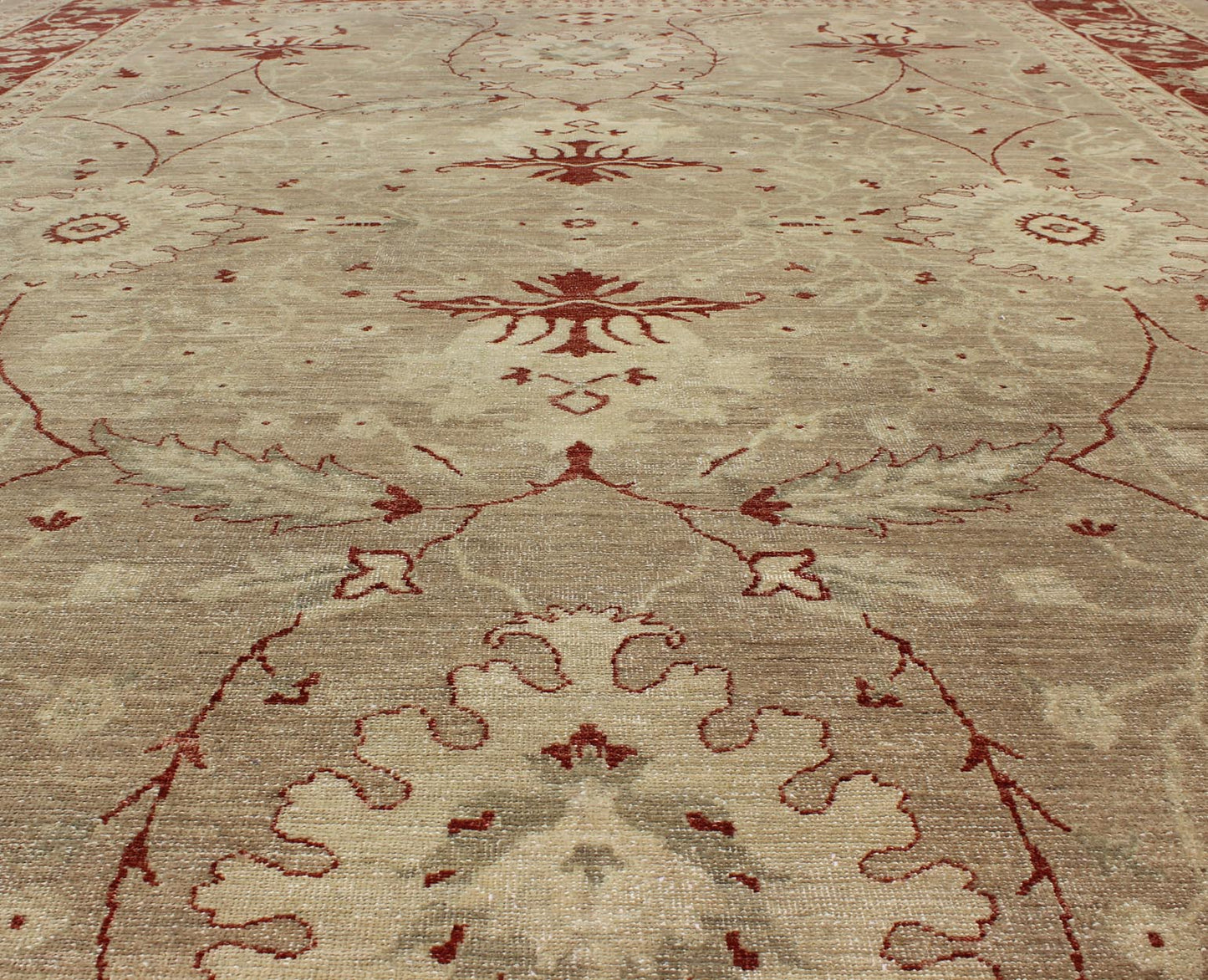 Keivan Woven Arts, Kb - And - 97095, 20th Century Afghan Sultanabad Rug with Stylized Floral Design in Cream and Garnet Red, rug kb - and - 97095, country of origin / type: Pakistan / Sultanabad This vintage Sultanabad carpet from Pakistan features an a... - Keivan Woven ArtsKB - 97095 - 2956Rug