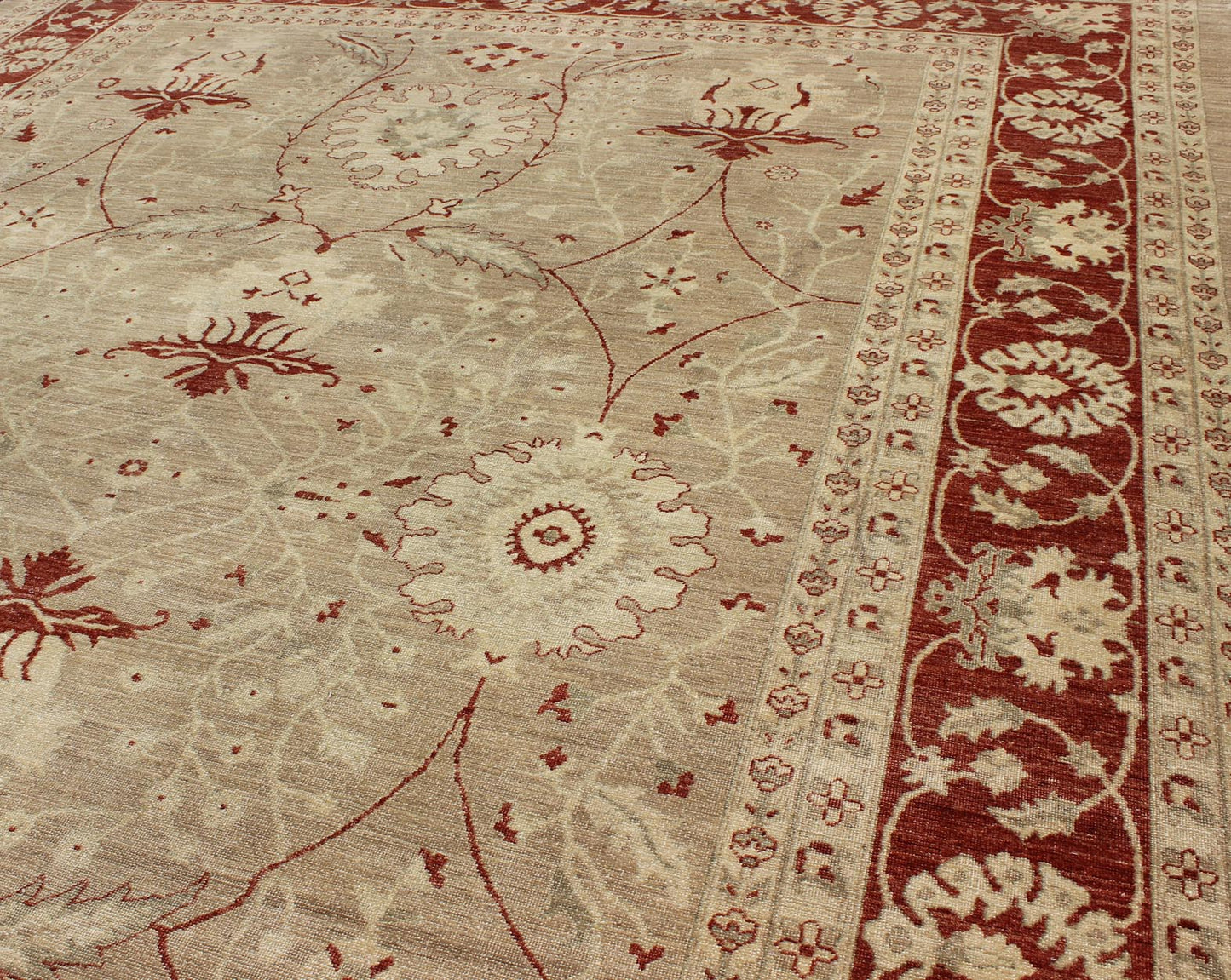 Keivan Woven Arts, Kb - And - 97095, 20th Century Afghan Sultanabad Rug with Stylized Floral Design in Cream and Garnet Red, rug kb - and - 97095, country of origin / type: Pakistan / Sultanabad This vintage Sultanabad carpet from Pakistan features an a... - Keivan Woven ArtsKB - 97095 - 2956Rug