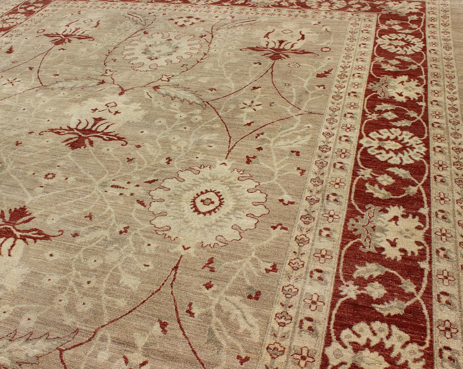 Keivan Woven Arts, Kb - And - 97095, 20th Century Afghan Sultanabad Rug with Stylized Floral Design in Cream and Garnet Red, rug kb - and - 97095, country of origin / type: Pakistan / Sultanabad This vintage Sultanabad carpet from Pakistan features an a... - Keivan Woven ArtsKB - 97095 - 2956Rug