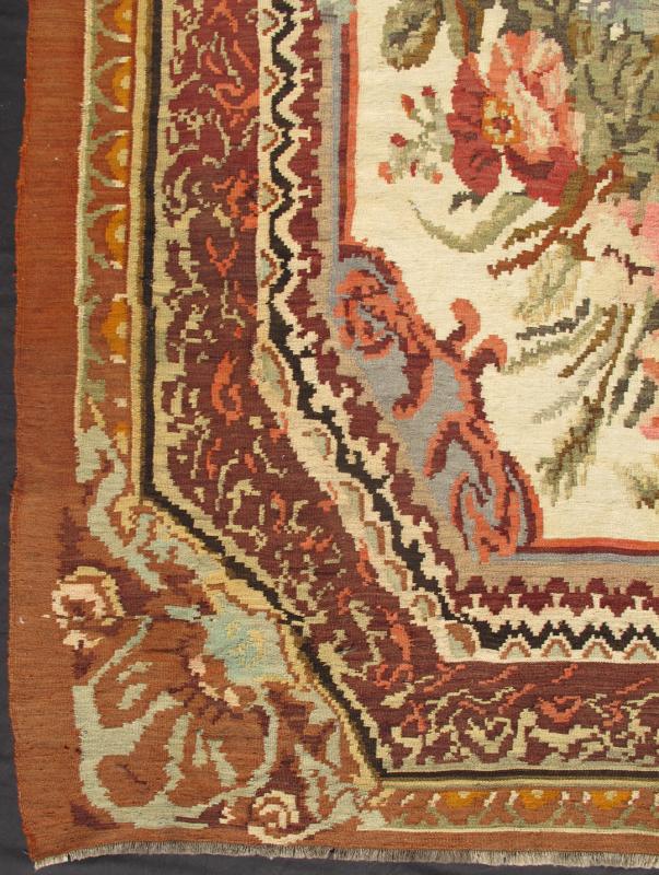 Keivan Woven Arts, Large vintage floral kilim in elegant European design Kb - H - 401 - 10, Large flat - weave vintage Bessarabian kilim rug with floral central medallion in green, red, and ivory. Measures: 7'7 x 13'. - Keivan Woven ArtsKB - H - 401 - 10 - 1546Rug