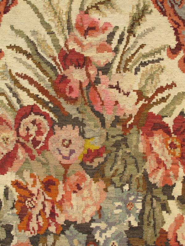 Keivan Woven Arts, Large vintage floral kilim in elegant European design Kb - H - 401 - 10, Large flat - weave vintage Bessarabian kilim rug with floral central medallion in green, red, and ivory. Measures: 7'7 x 13'. - Keivan Woven ArtsKB - H - 401 - 10 - 1546Rug